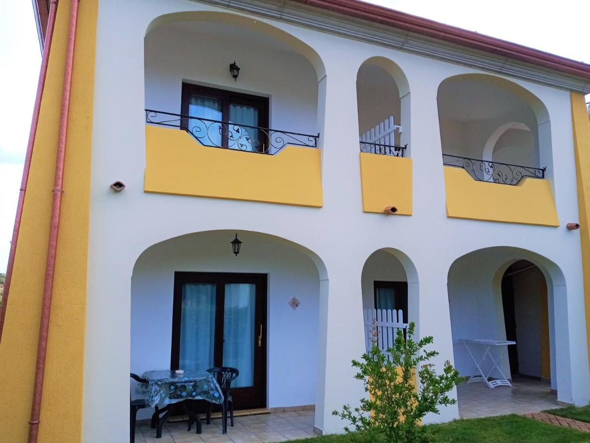 Case Vacanze San Silvestro Будони Экстерьер фото