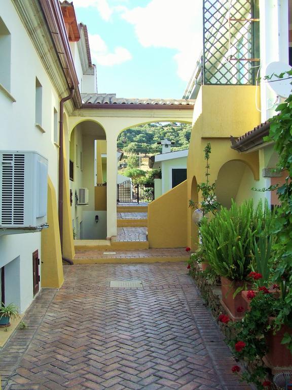Case Vacanze San Silvestro Будони Экстерьер фото