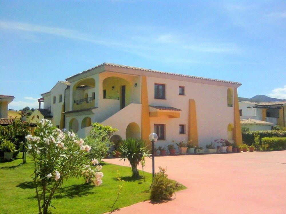Case Vacanze San Silvestro Будони Экстерьер фото